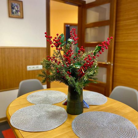 Family Apartment Near The University Chernivtsi Bagian luar foto