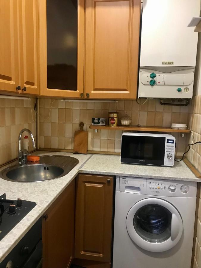 Family Apartment Near The University Chernivtsi Bagian luar foto