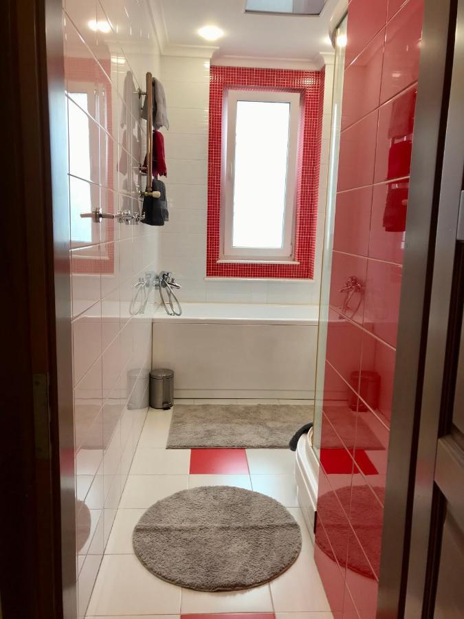 Family Apartment Near The University Chernivtsi Bagian luar foto