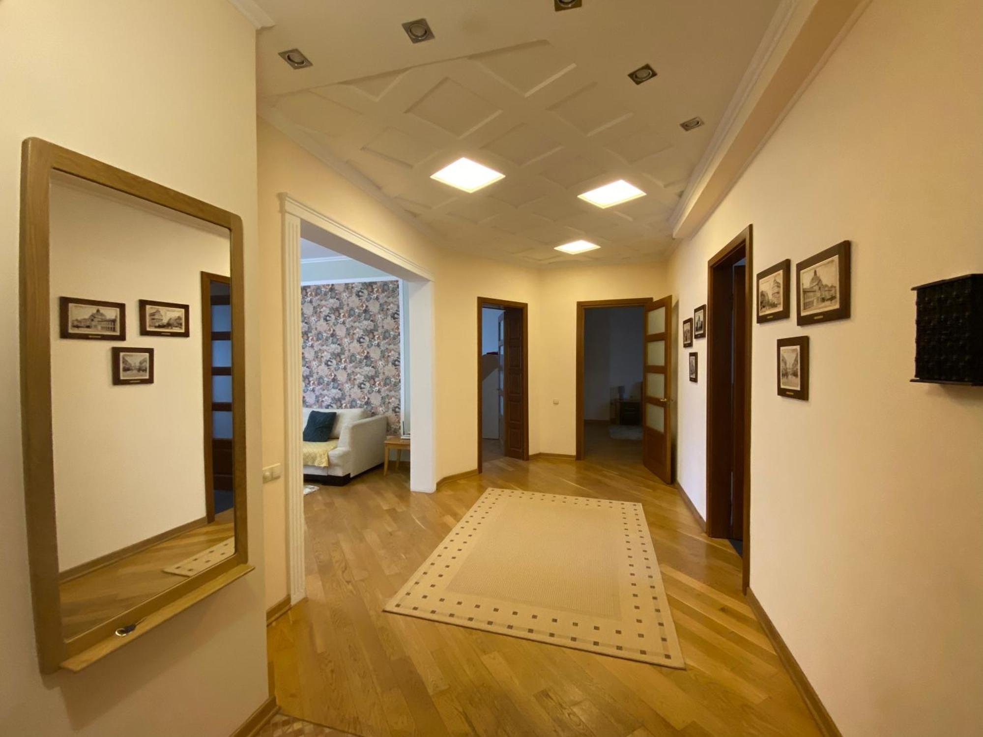 Family Apartment Near The University Chernivtsi Bagian luar foto